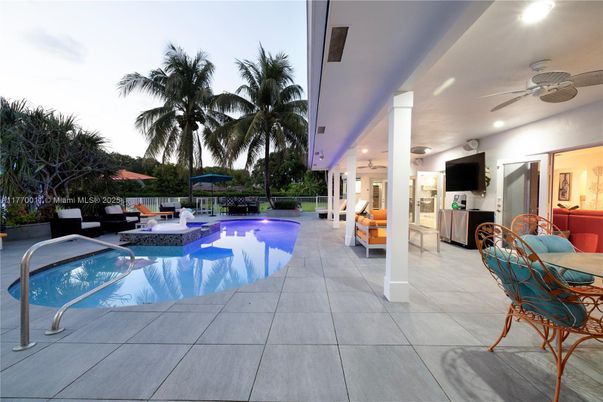Exterior, Pool, Recessed Lighting