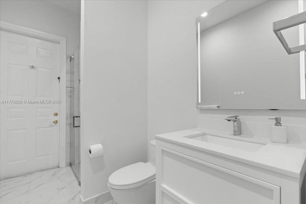Bathroom, Interior, Marble, Recessed Lighting