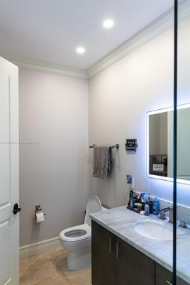 Bathroom, Interior, Recessed Lighting
