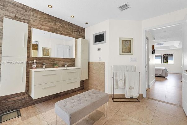 Bathroom, Bedroom, Interior, Recessed Lighting