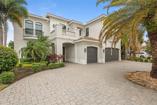 Attached, Exterior, Facade, Mediterranean