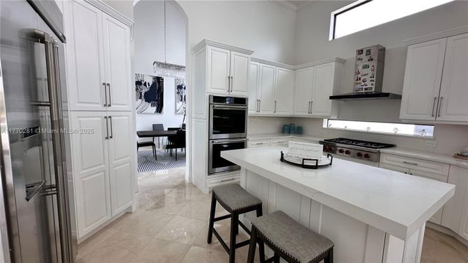 Dining room, Interior, Kitchen, Pendant Lights, Stainless Steel Appliances