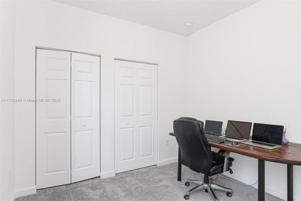 Home Office, Interior