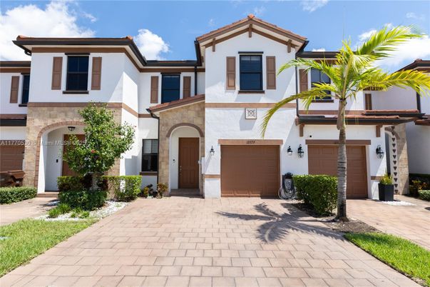 Attached, Exterior, Facade, Spanish Mediterranean