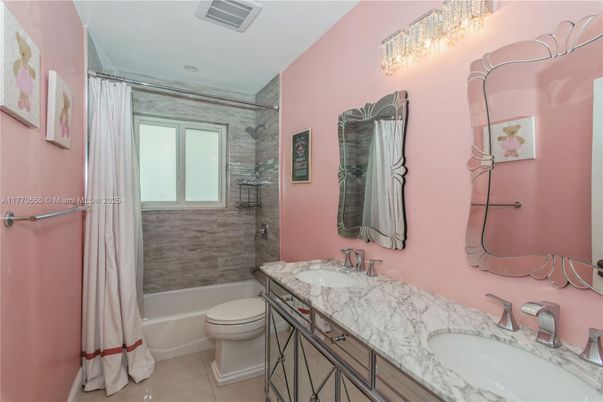 Bathroom, Dual Sink Vanities, Interior