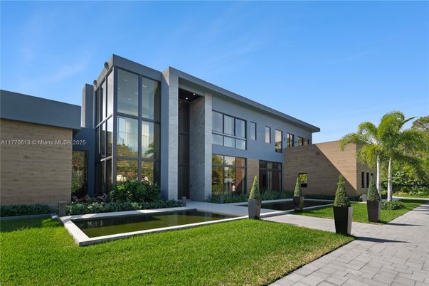 Backyard, Exterior, Facade, Modern