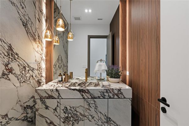 Bathroom, Interior, Pendant Lights, Recessed Lighting