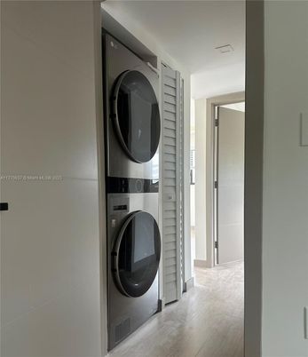 Interior, Utility Closets, Washer, Wood Texture Flooring