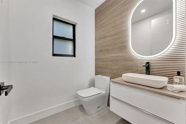 Bathroom, Interior, Recessed Lighting