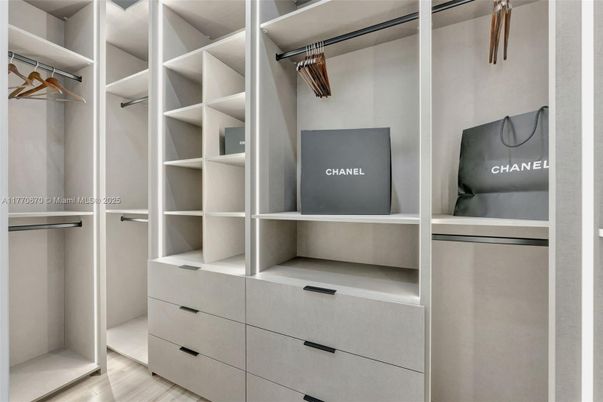 Interior, Walk-in Closets, Wood Texture Flooring