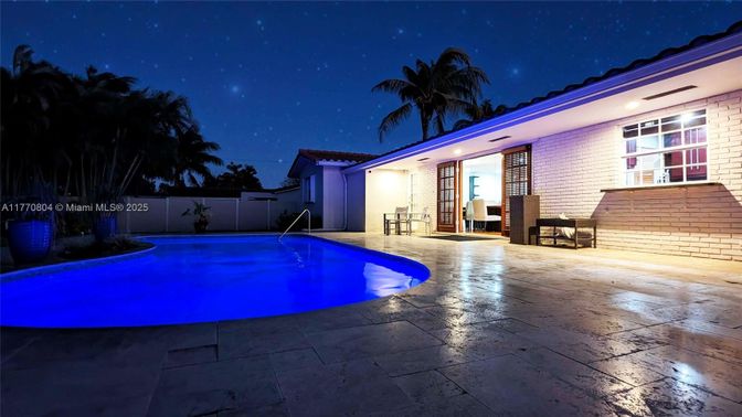 Exterior, Pool