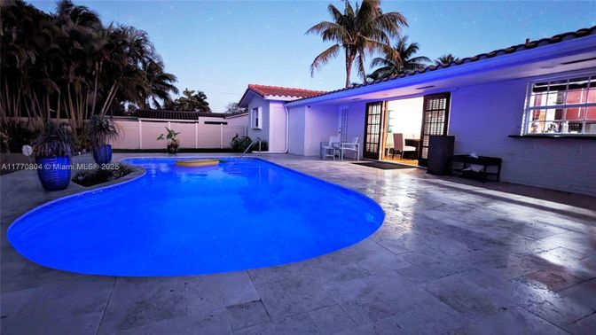 Exterior, Pool