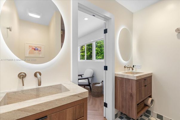 Bathroom, Interior, Recessed Lighting
