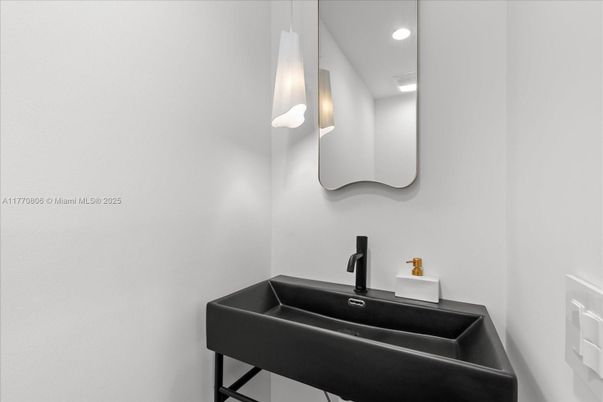 Bathroom, Interior, Recessed Lighting