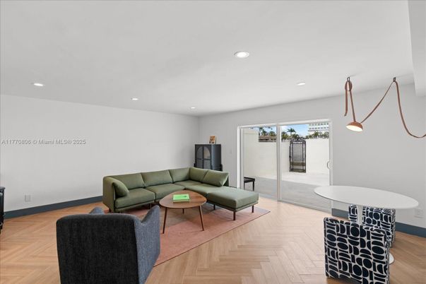 Interior, Living room, Pendant Lights, Recessed Lighting, Wood Texture Flooring