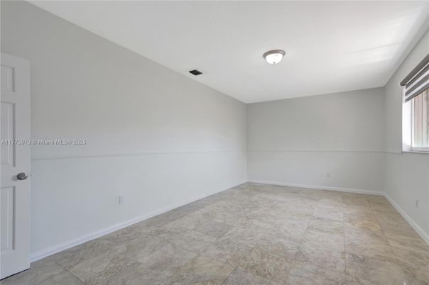 Empty room, Interior