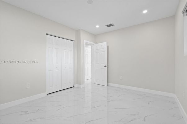 Empty room, Interior, Marble, Recessed Lighting