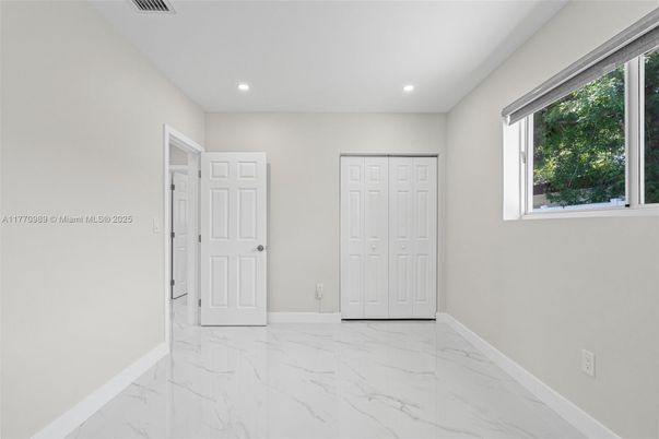 Empty room, Interior, Marble, Recessed Lighting