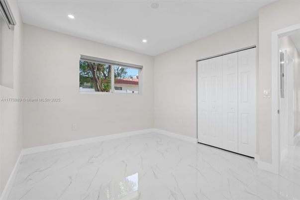 Empty room, Interior, Marble, Recessed Lighting