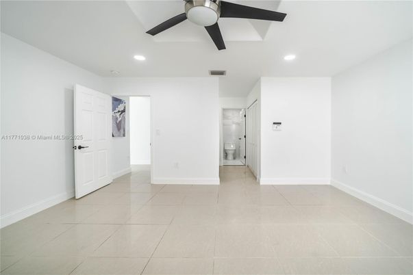Empty room, Interior, Recessed Lighting