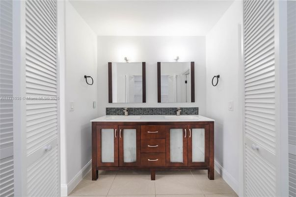 Bathroom, Dual Sink Vanities, Interior