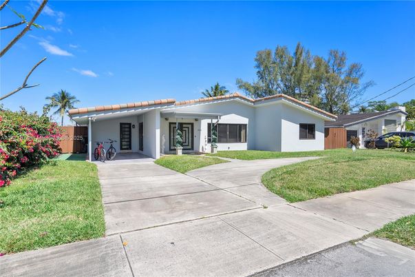 Backyard, Exterior, Facade, Ranch
