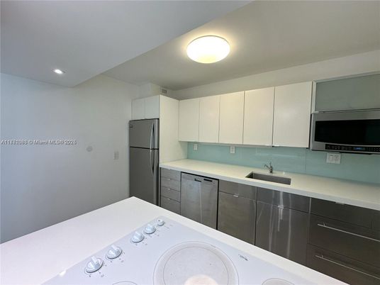 Interior, Kitchen, Recessed Lighting, Washer