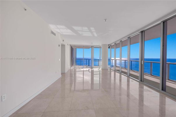 Empty room, Interior, Water