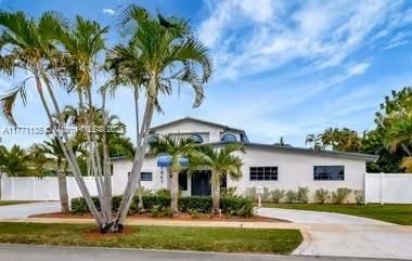 Backyard, Exterior, Facade, Ranch