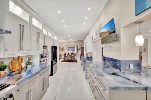 Dining room, Interior, Kitchen, Pendant Lights, Recessed Lighting, Stainless Steel Appliances