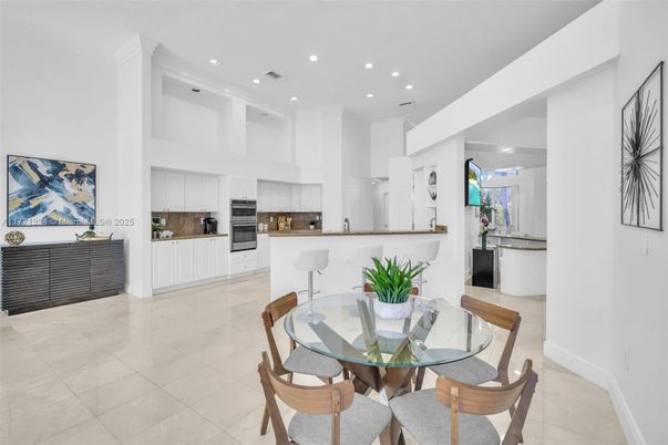 Dining room, Interior, Kitchen, Recessed Lighting, Stainless Steel Appliances