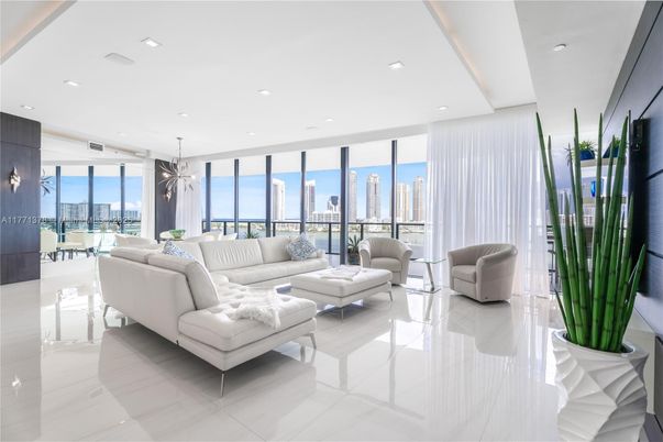 Interior, Living room, Pendant Lights, Recessed Lighting, Water