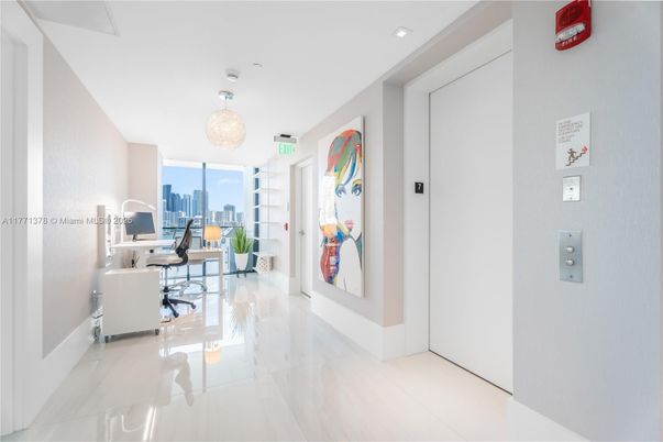 Chandelier, Elevator, Interior, Recessed Lighting