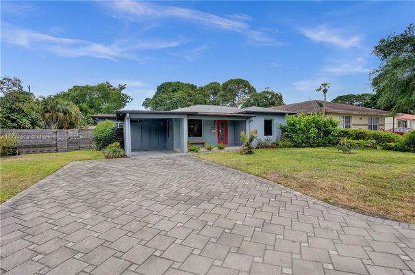 Backyard, Exterior, Facade, Ranch
