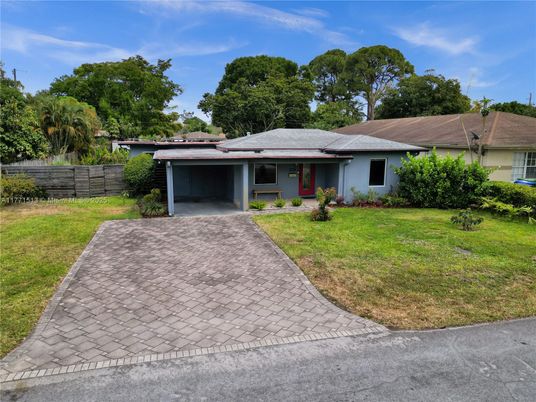 Backyard, Exterior, Facade, Ranch