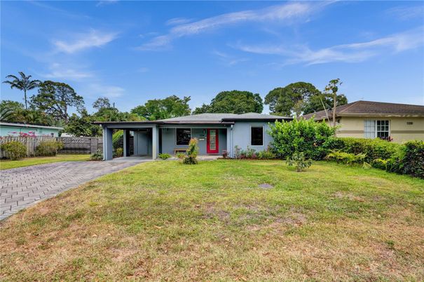 Backyard, Exterior, Facade, Ranch