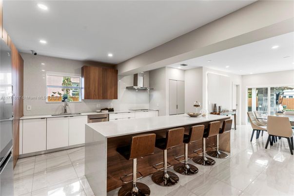 Dining room, Interior, Kitchen, Recessed Lighting, Stainless Steel Appliances