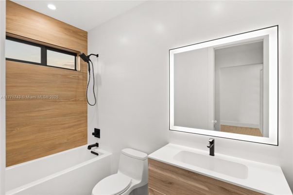 Bathroom, Interior, Recessed Lighting