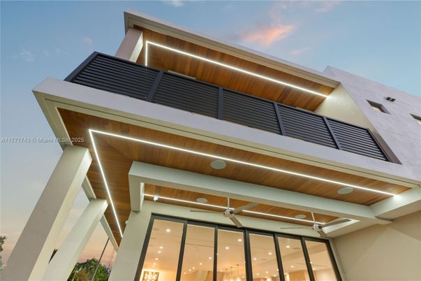 Exterior, Facade, Modern