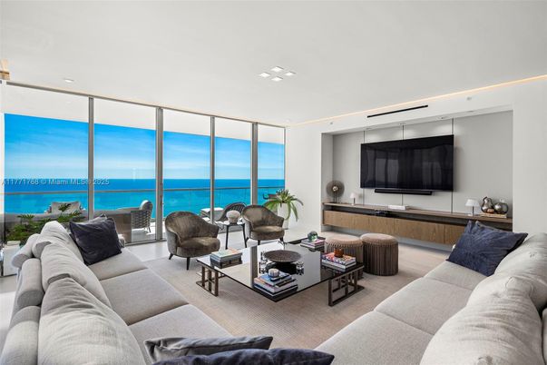 Interior, Living room, Recessed Lighting, Water