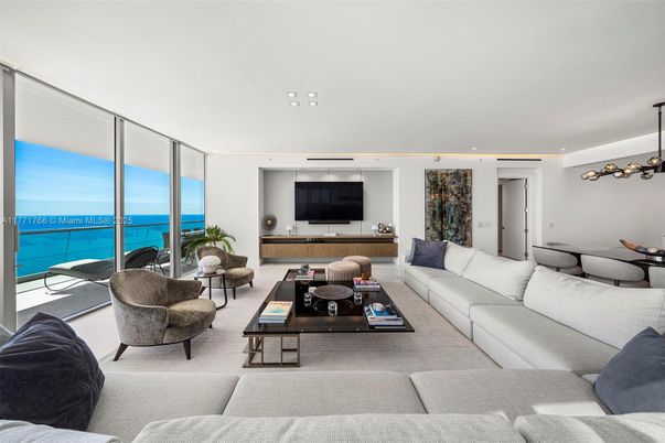 Interior, Living room, Pendant Lights, Recessed Lighting, Water