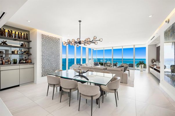 Dining room, Interior, Living room, Pendant Lights, Recessed Lighting, Water