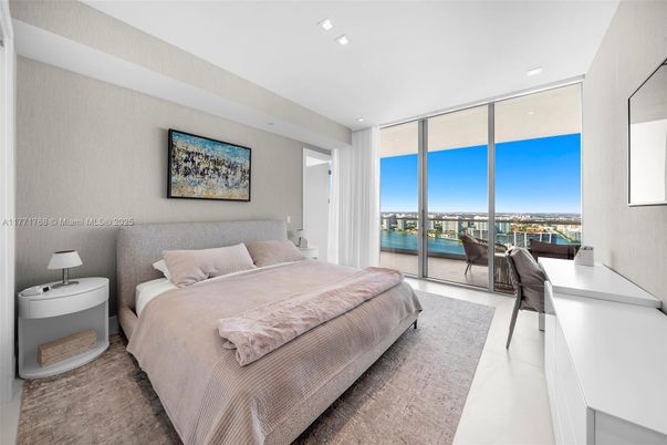 Bedroom, Home Office, Interior, Recessed Lighting, Water
