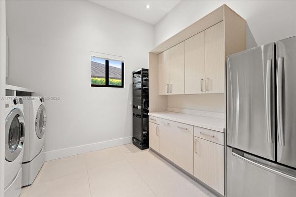 Interior, Kitchen, Recessed Lighting, Washer