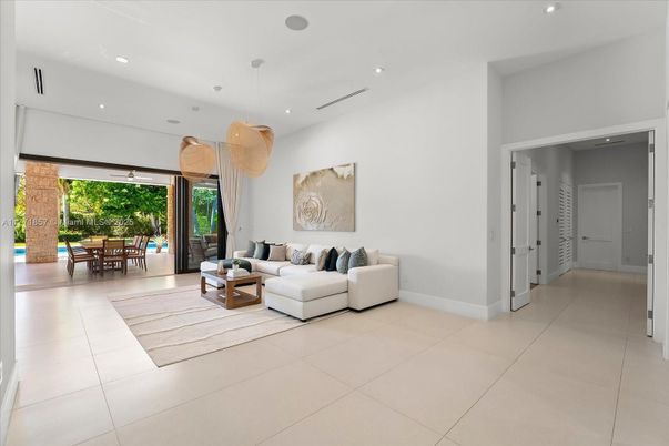 Dining room, Interior, Living room, Pendant Lights, Recessed Lighting