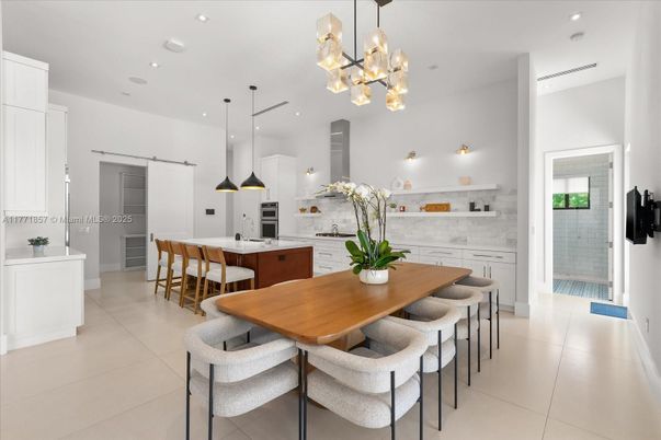 Dining room, Interior, Kitchen, Pendant Lights, Recessed Lighting, Stainless Steel Appliances