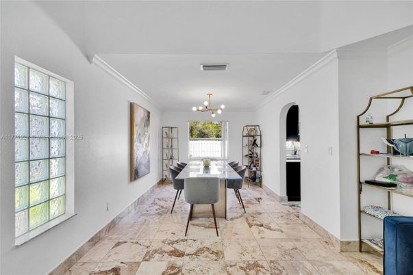 Chandelier, Dining room, Interior, Pendant Lights