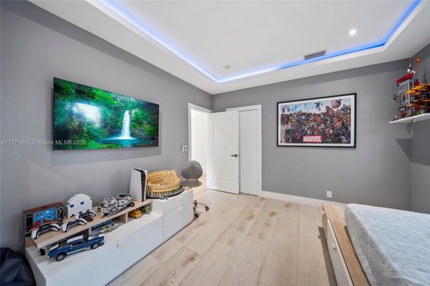 Interior, Recessed Lighting, Wood Texture Flooring