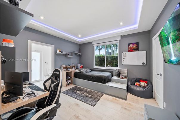 Home Office, Interior, Recessed Lighting, Wood Texture Flooring