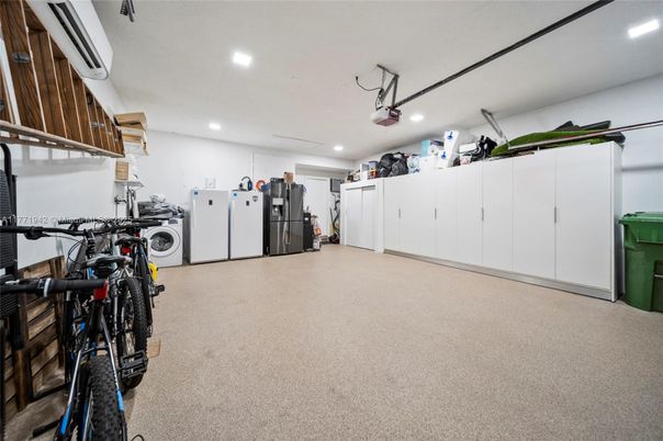 Fitness Equipment, Interior, Recessed Lighting, Washer